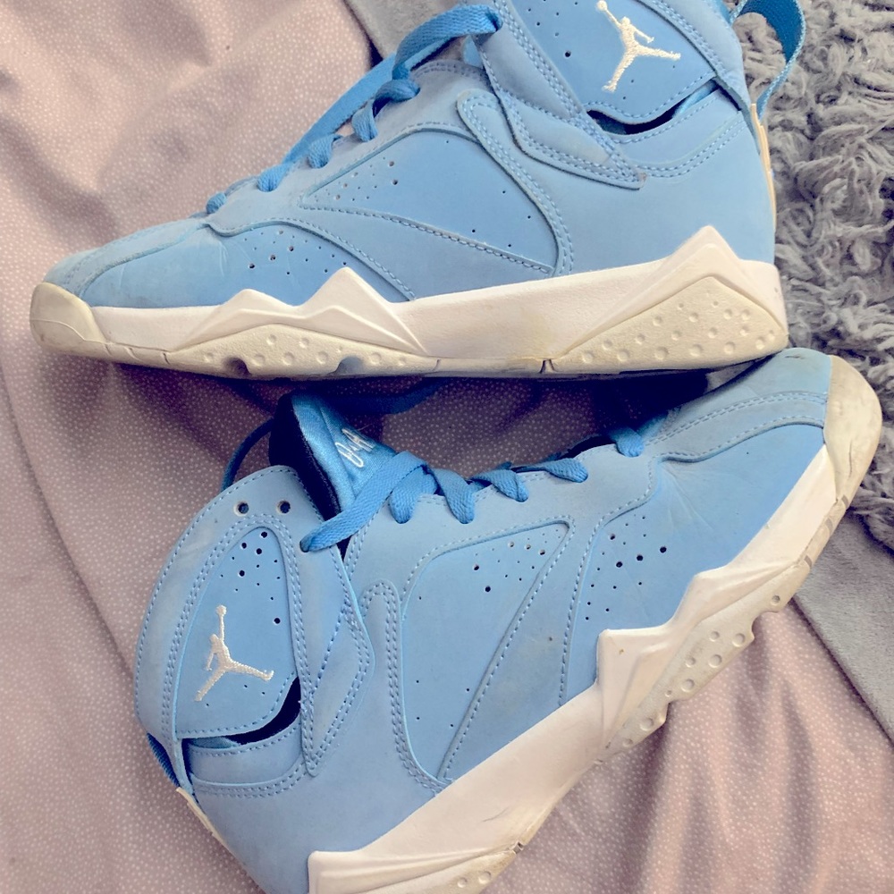 Women’s Jordans - Picture 1 of 1